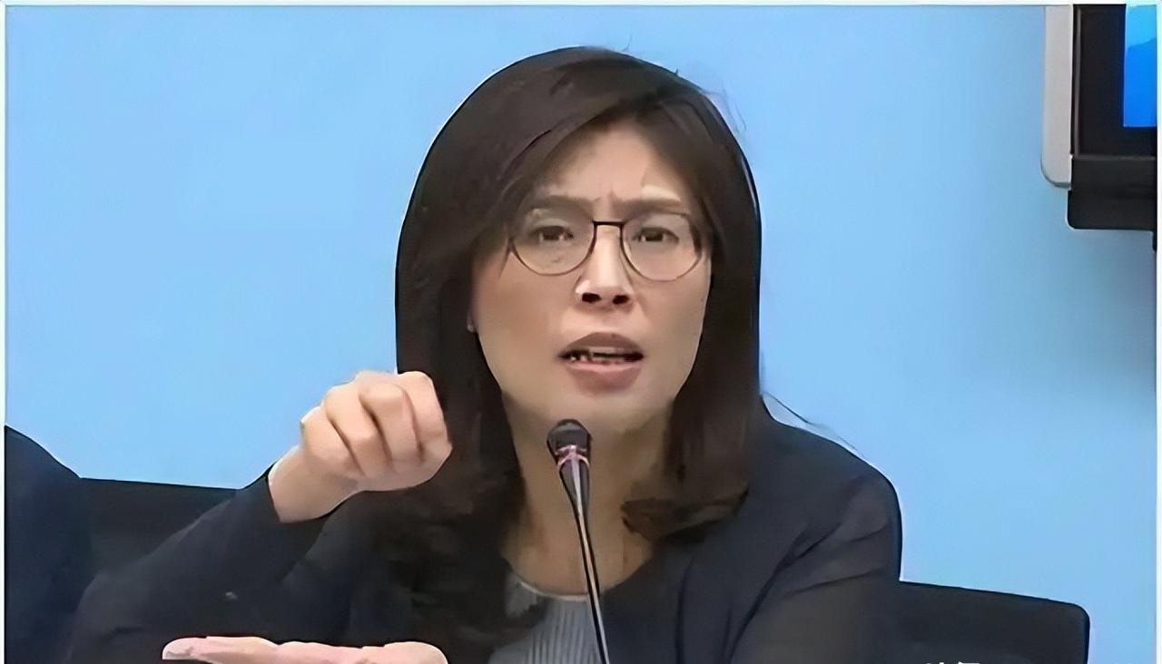 既然郑丽文不想让台湾成为美国的棋子，不想让台湾当局接受美国的巨额军售，不赞成民进