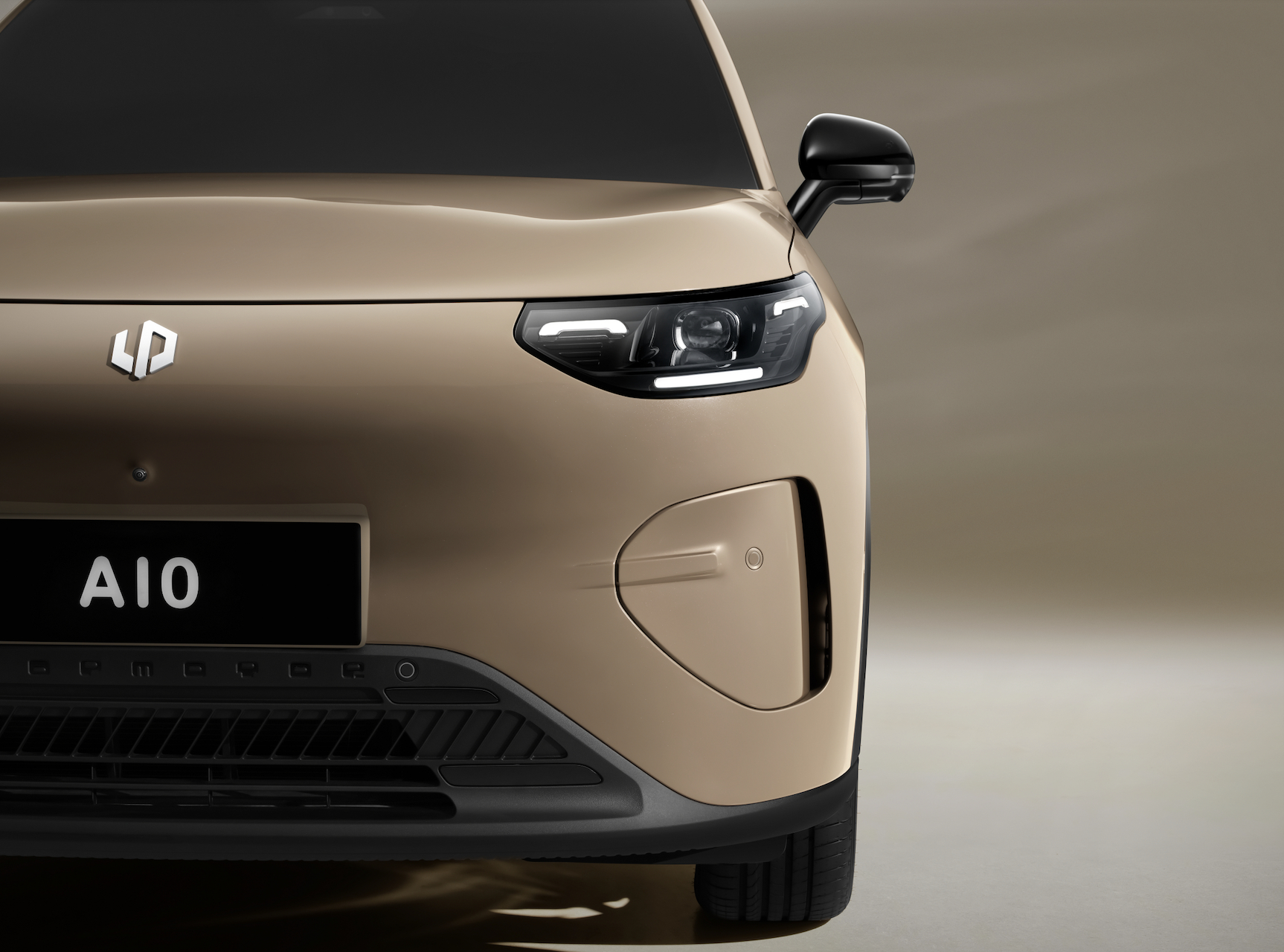 广州车展来看一台我觉得具有爆款潜力的车——零跑A10。全新平台、全新系列，不光卖