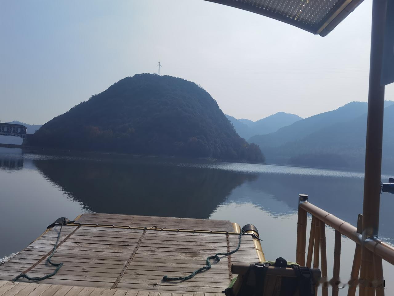 富春桃源逍遥岩岭湖风光旖旎