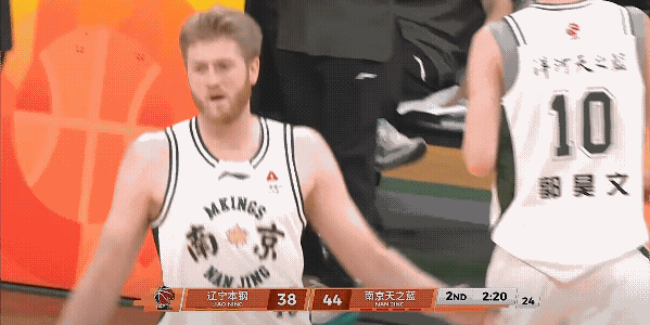 南京同曦暂时44:38客场领先辽宁，今晚南京同曦不会客场爆冷赢球吧！