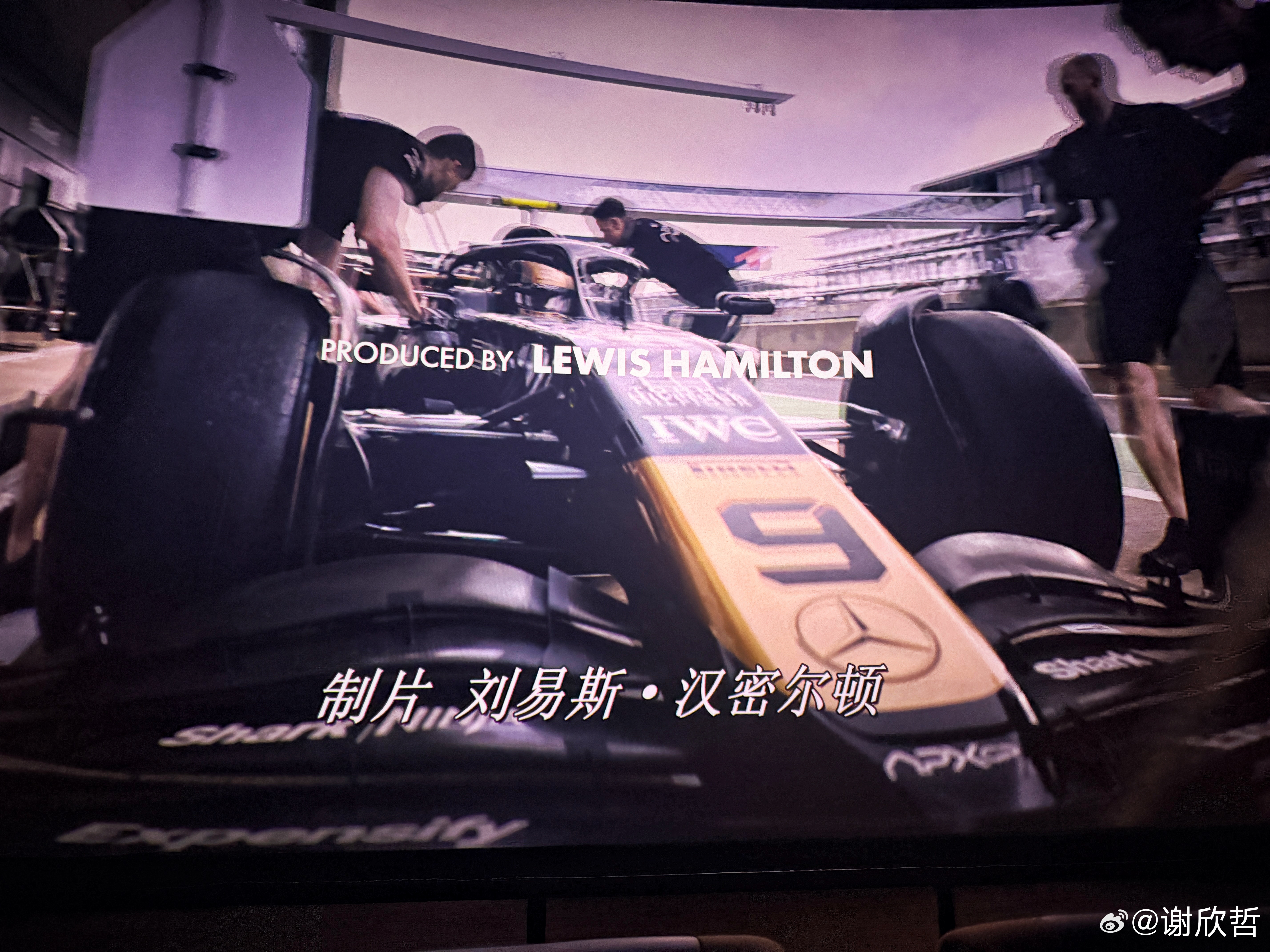 通常不喜欢赛车电影，主要剧情总会让我跳戏。但《F1:狂飙飞车》确实非常给力，足够