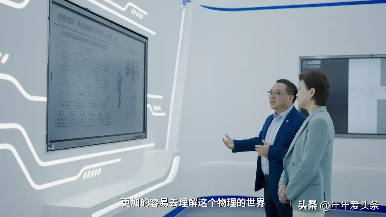看看你的存款在哪个级别：
1级:500亿元，900人
2级:200亿元，1900