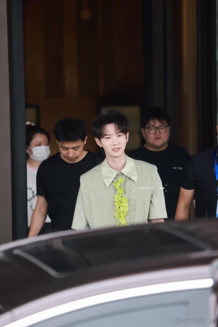 范丞丞黄新淳跑男合体奔跑吧 黄新淳来了，范丞丞的“火花焦虑”可以放下了。当面催，