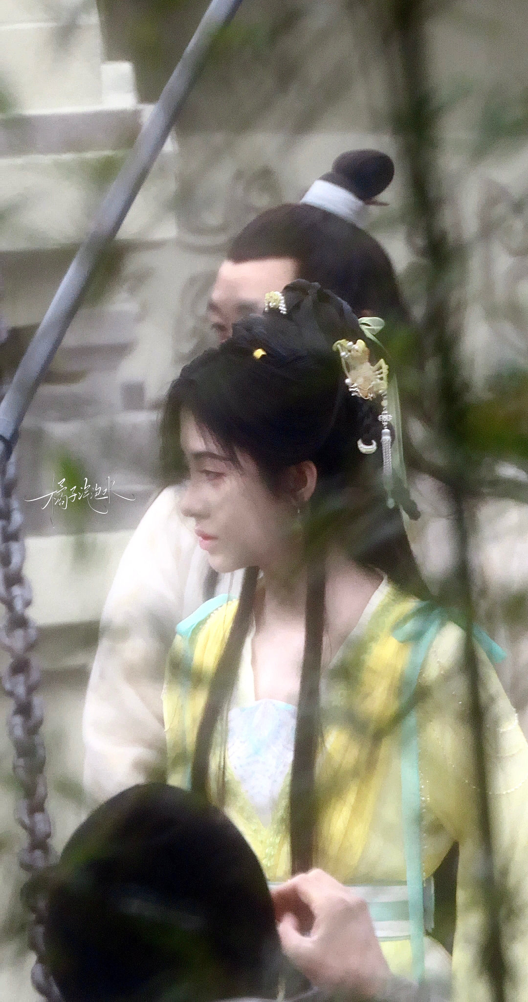 jjy鞠婧祎来战 jjy鞠婧祎阿黛 “玫瑰之所以是玫瑰，是风与光的眷顾，更是视线