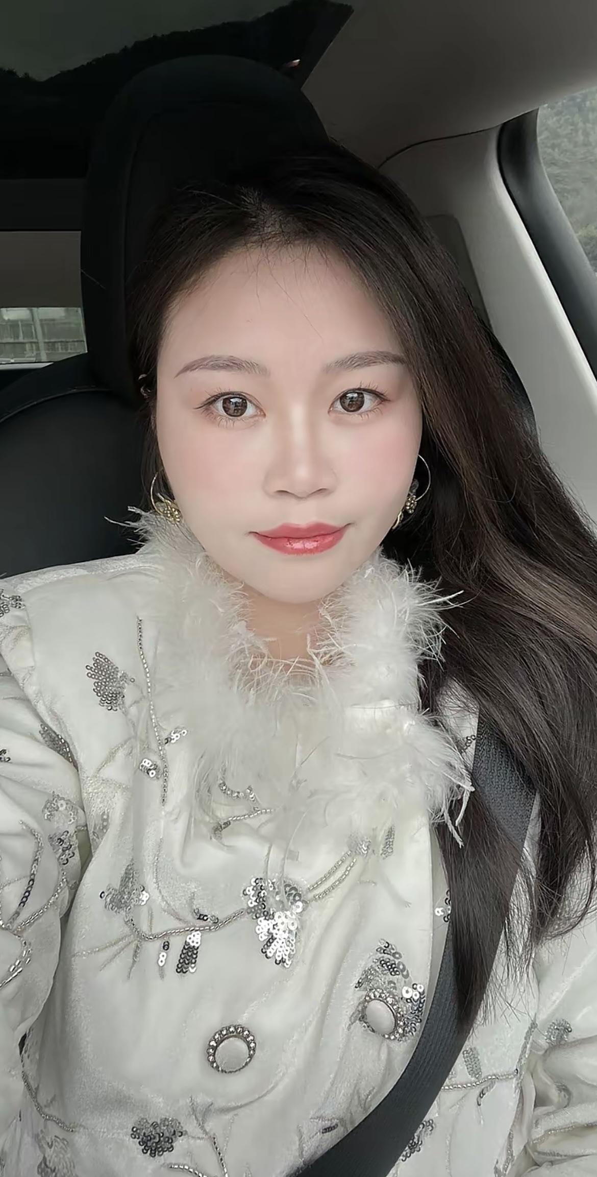 平行六边雪，渐欲迷人眼！