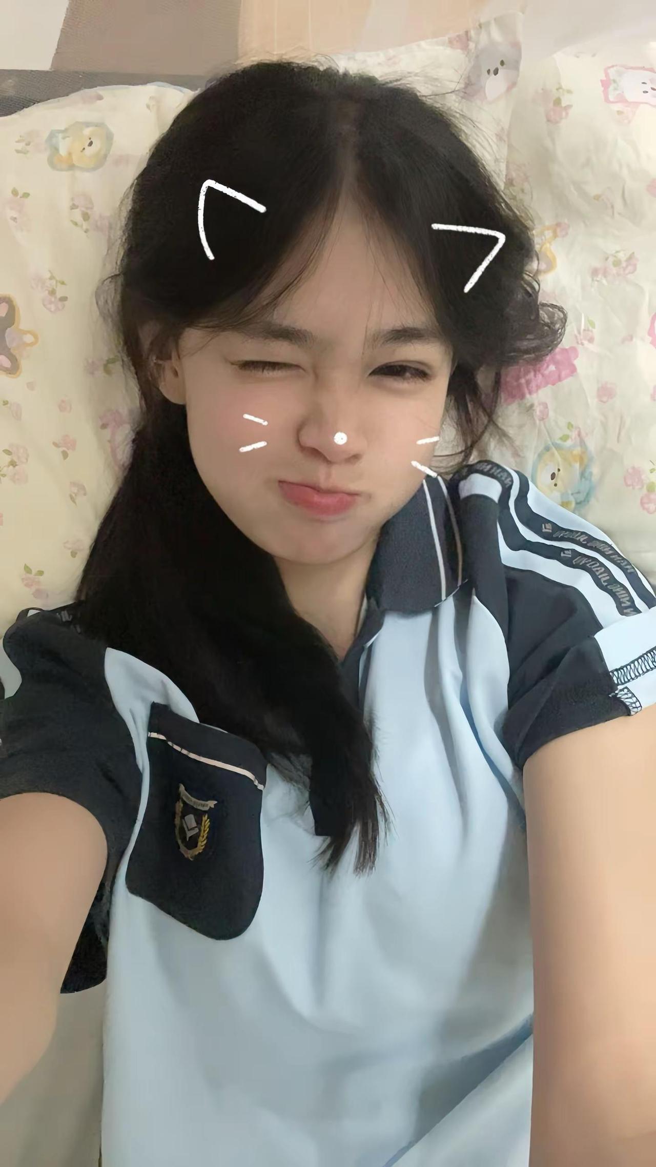 不要嘲笑我的刘海！今天终于星期五了可以回家啦哈哈！！清纯女高 fyp