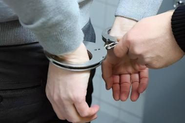 河南中牟，男子在3年间与一足浴店女技师多次发生关系，而后因为缺钱在与对方发生关系