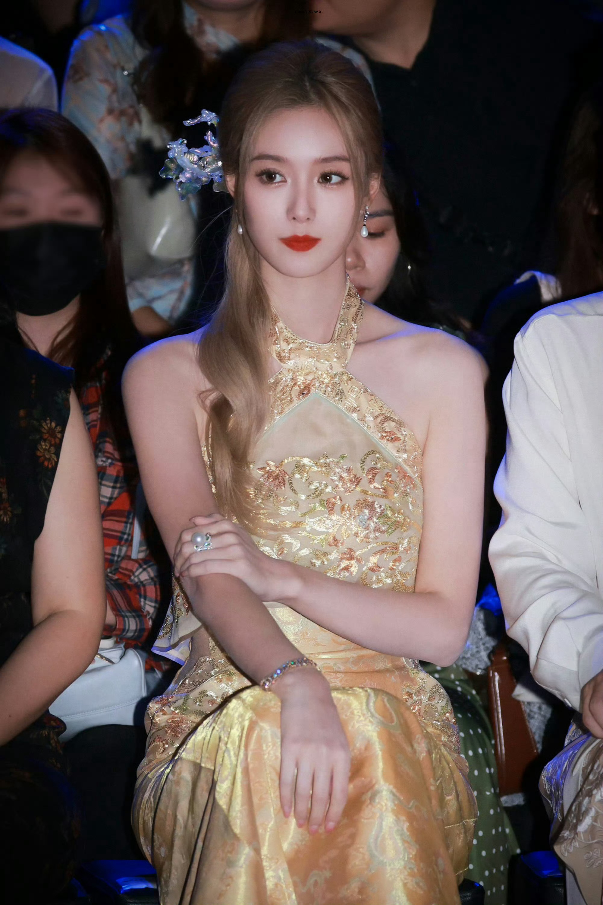 徐艺洋📸✨251125 三亚国际婚纱时装周凌晨的徐艺洋简直是魔丸