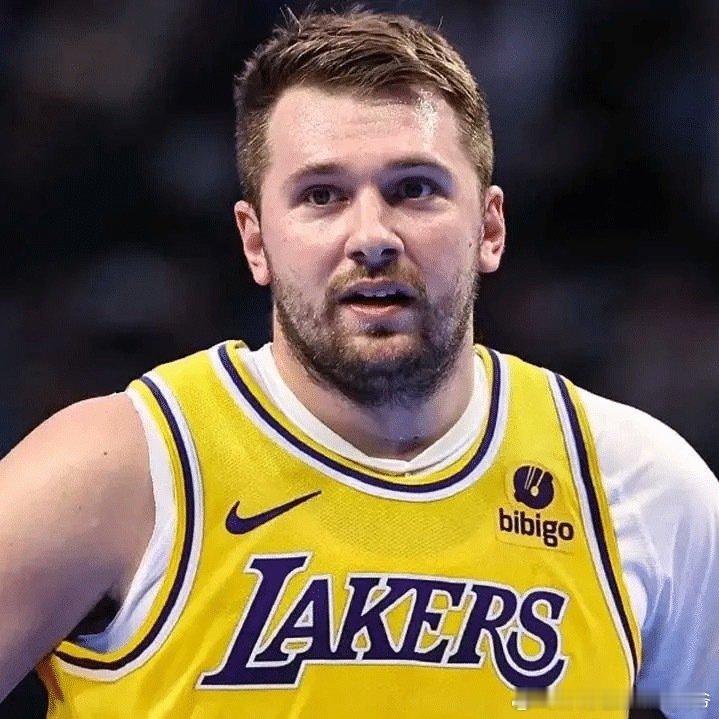 湖人公开招聘体能训练师啦！！！百万年薪等你来挑战！！！💜💛待遇&要求：—— 