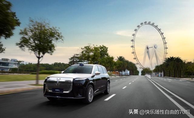 11月18日正式上市的岚图泰山，就像一颗突然闯入视线的璀璨新星，瞬间吸引了众多消