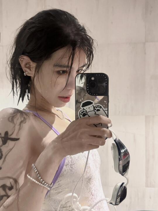 🖤听说帅是一种感觉..
