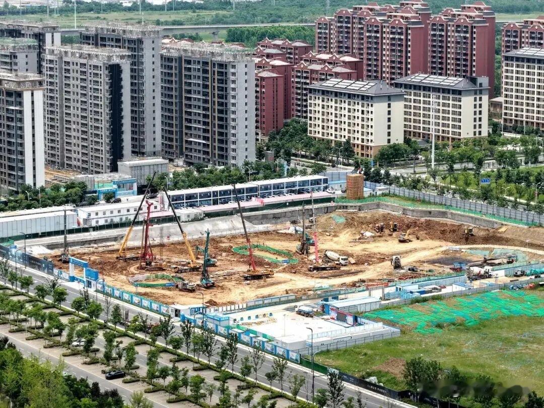 项目正式迈入基础施工新阶段，为后续主楼主体建设铺平道路，施工进度稳步提速！
作为