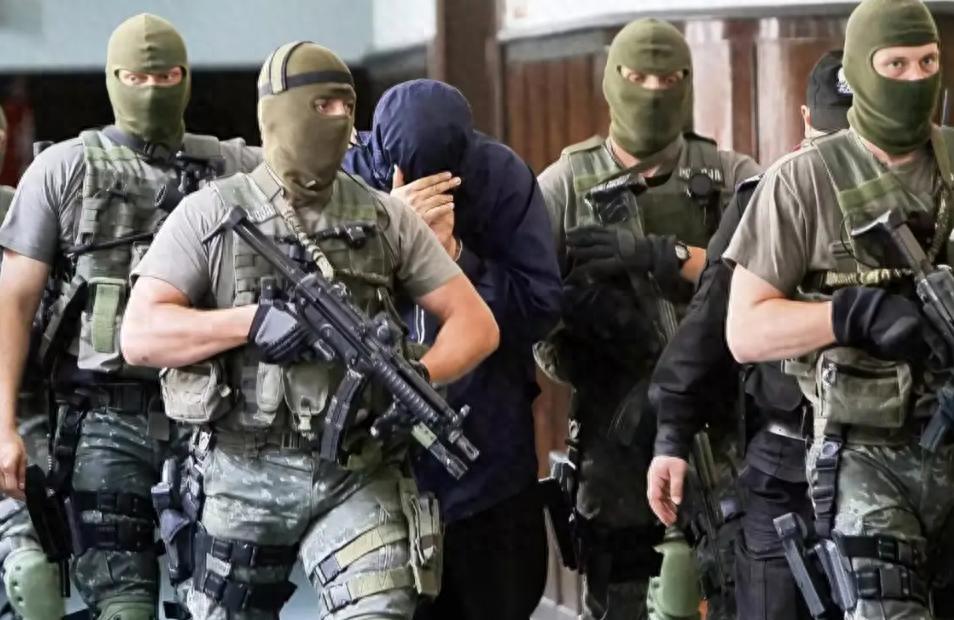 伊朗改变策略，或将启用“沉睡小组”，在美国本土执行斩首行动！
 
2月28日，美