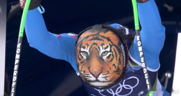 本届冬奥最具威慑力头盔、冬奥老虎盔下是战士速降项目看着就腿软，戴着“老虎”飞驰，