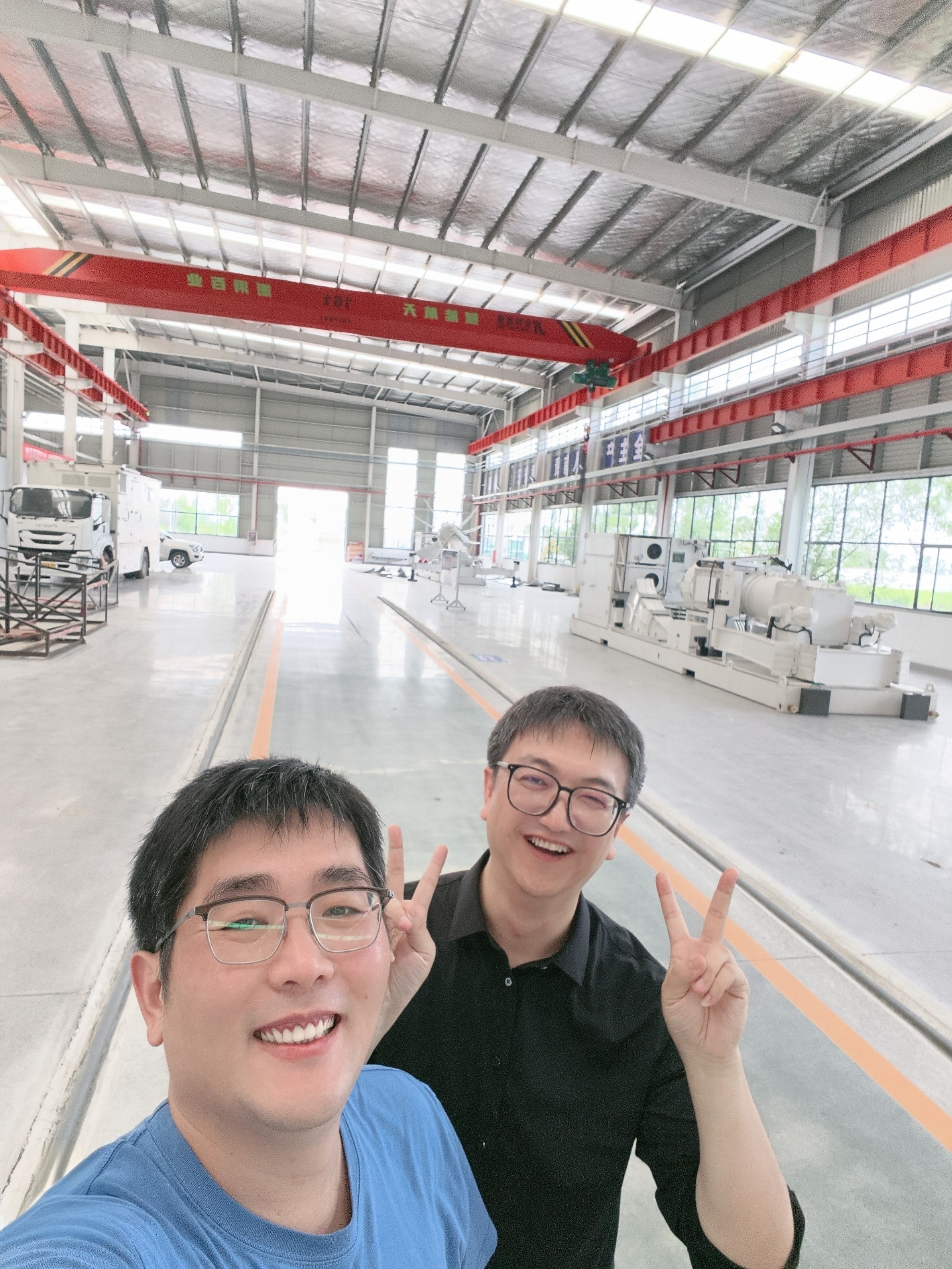 长胖30斤对面部改变有多大我和我司总师同志，这么多年兄弟，他在我在图1是我俩瘦了