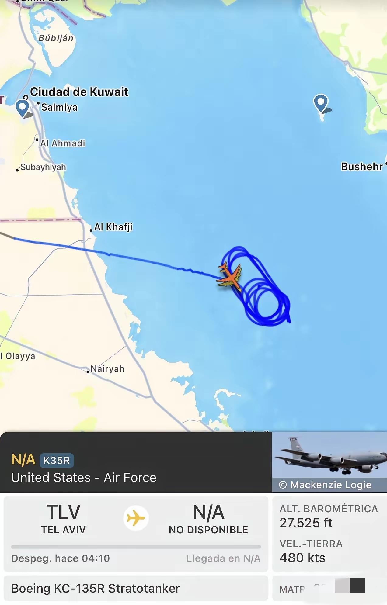 在波斯湾上空飞行的两架美军 KC-135 罕见的打开了自身的 ADS 信号，这在