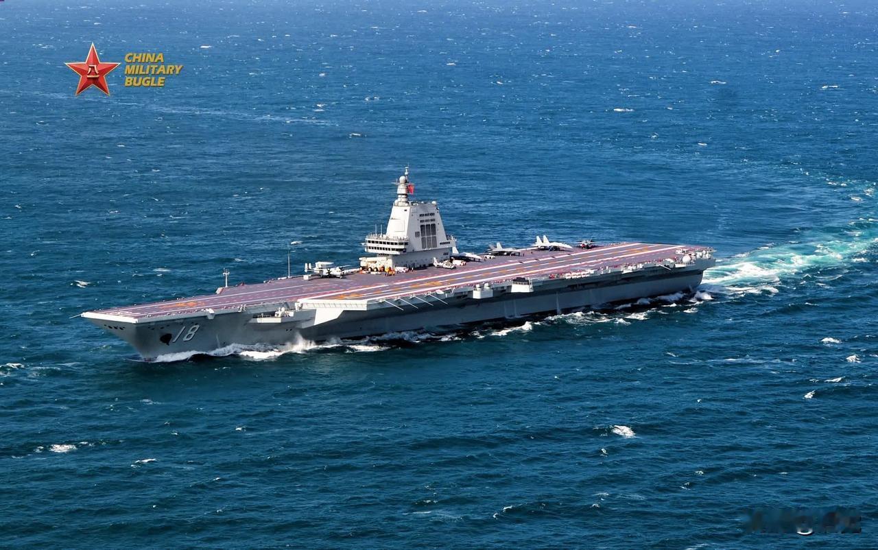 “深蓝才是航母永恒的方向”
这话意义深远
就像国防部回应的那样
有人对福建舰常驻