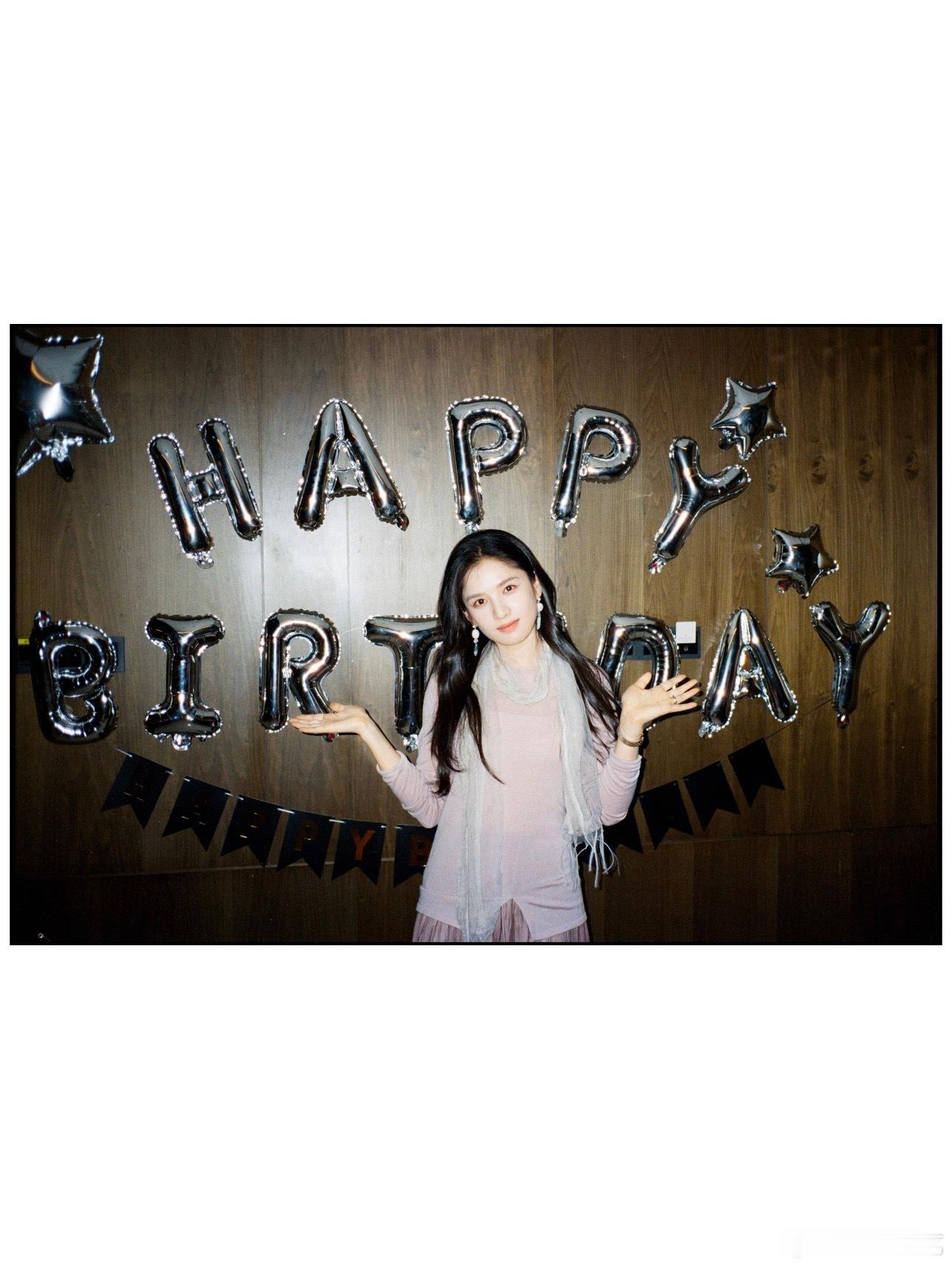 李现晒照为张婧仪庆生李现拍的张婧仪庆生照 李现镜头下的公主好美😻张婧仪唯一关注