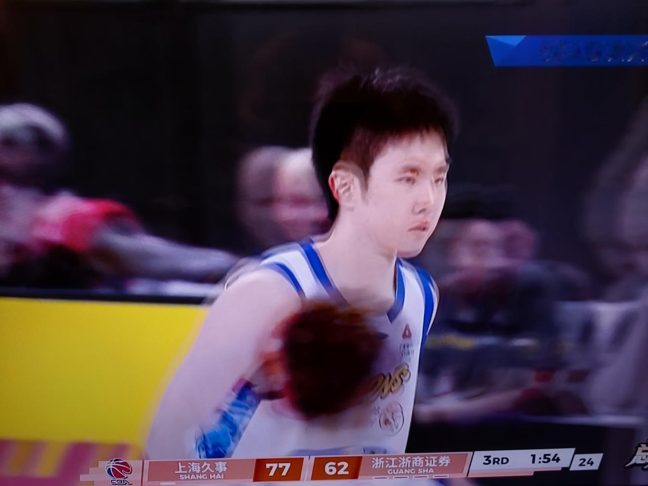 CBA总决赛，本以为是一场精彩的对决，没想到呈现出一边倒的局势！
    上海久