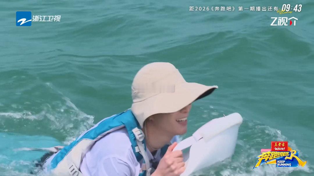 范丞丞海洋馆在逃海狗奔跑吧 范丞丞划浮板的样子我可以看一百遍，那个扑腾的姿势太像