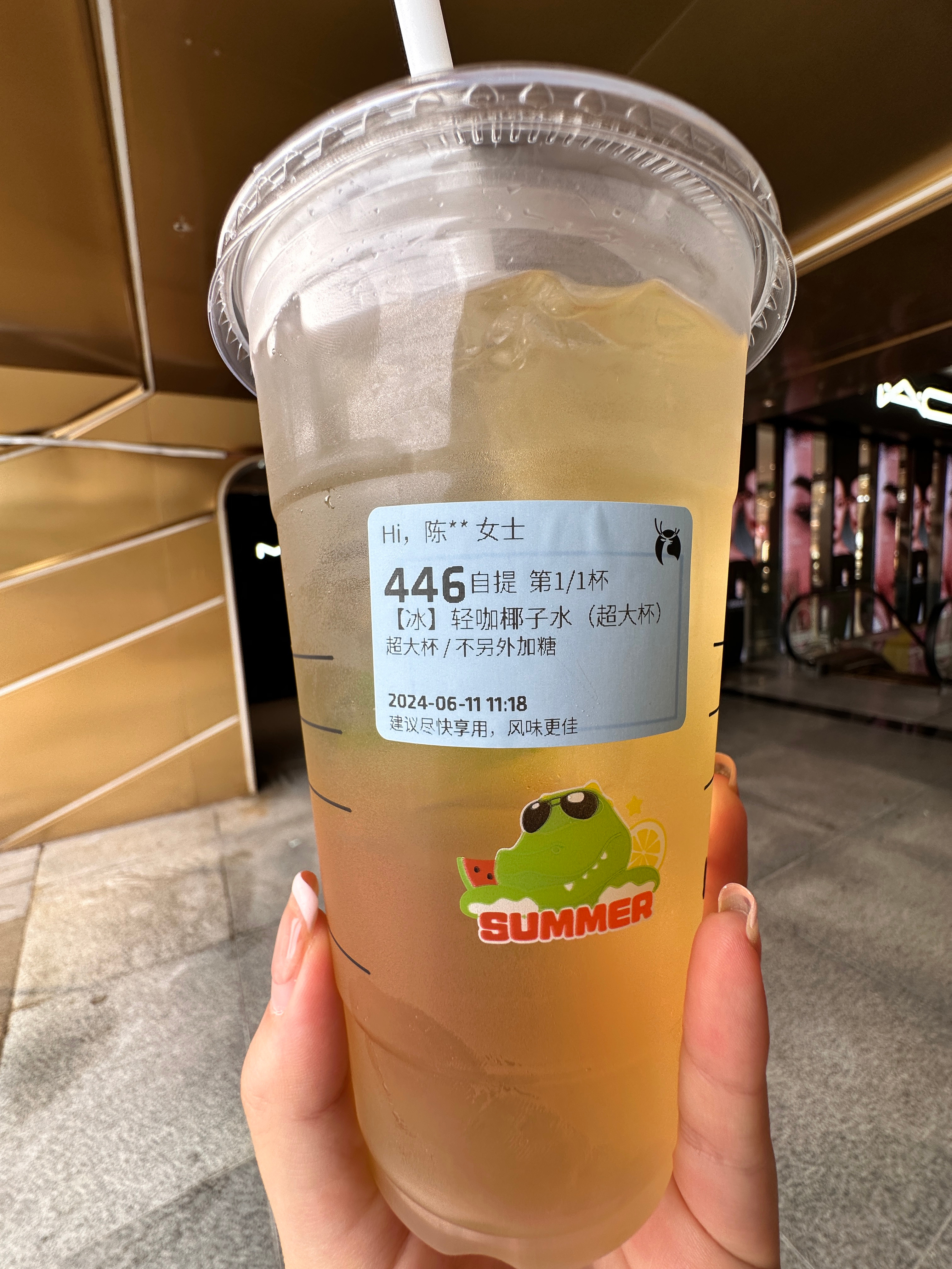 以后去吃饭先别点单，在位子上坐一会儿等店员把打卡收藏活动说完再点[微笑][微笑]