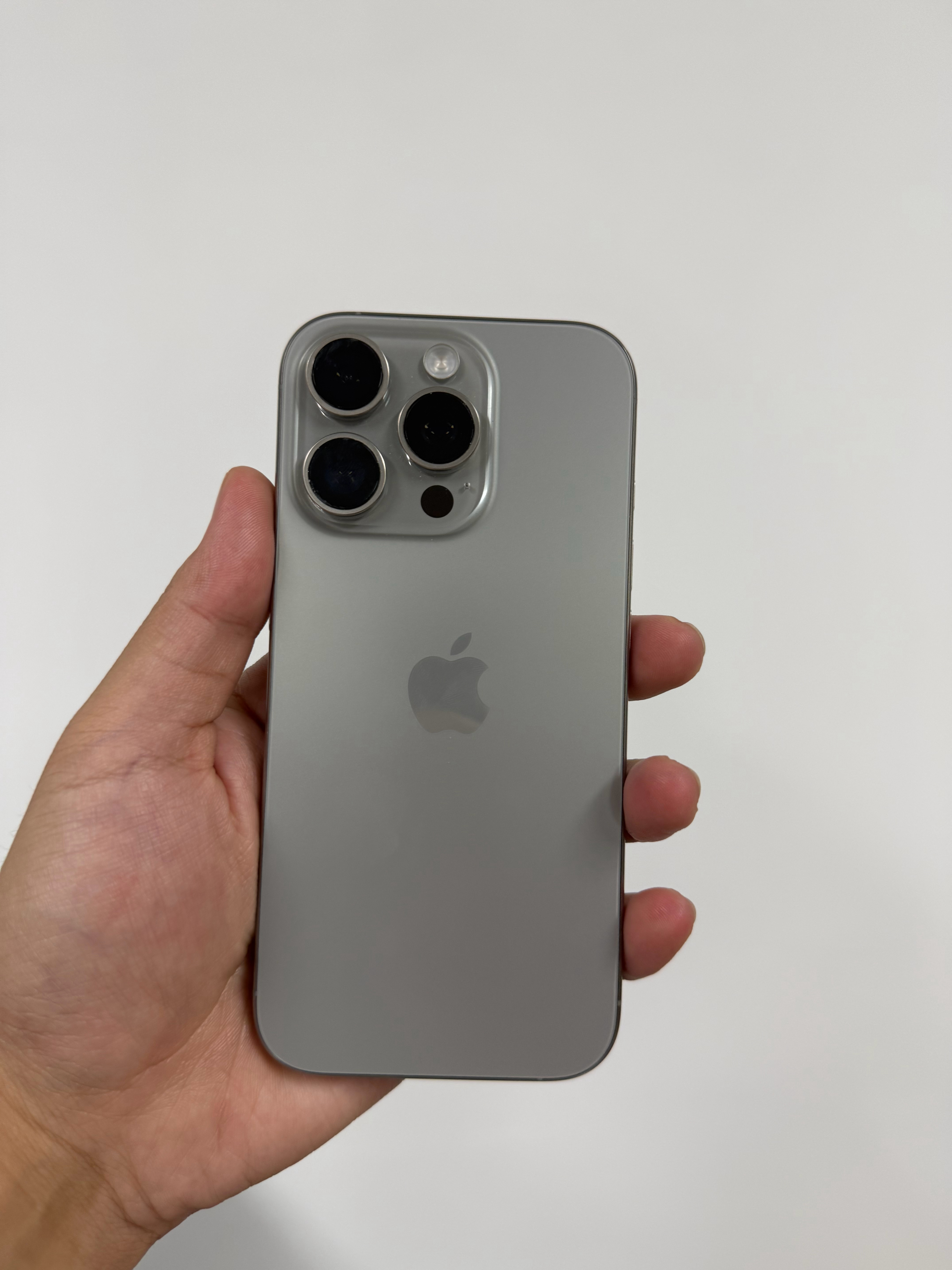 新收了台100电的16Pro 256在保明年5月，有没看上的？