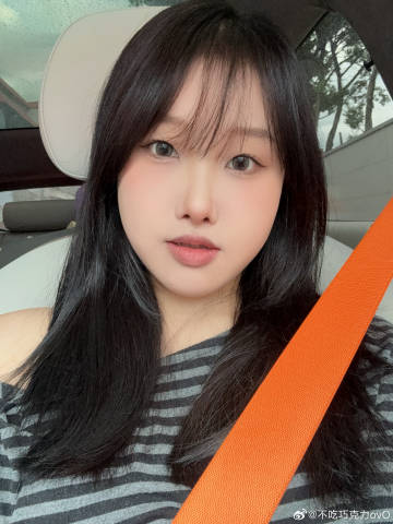 最后依旧染回黑发