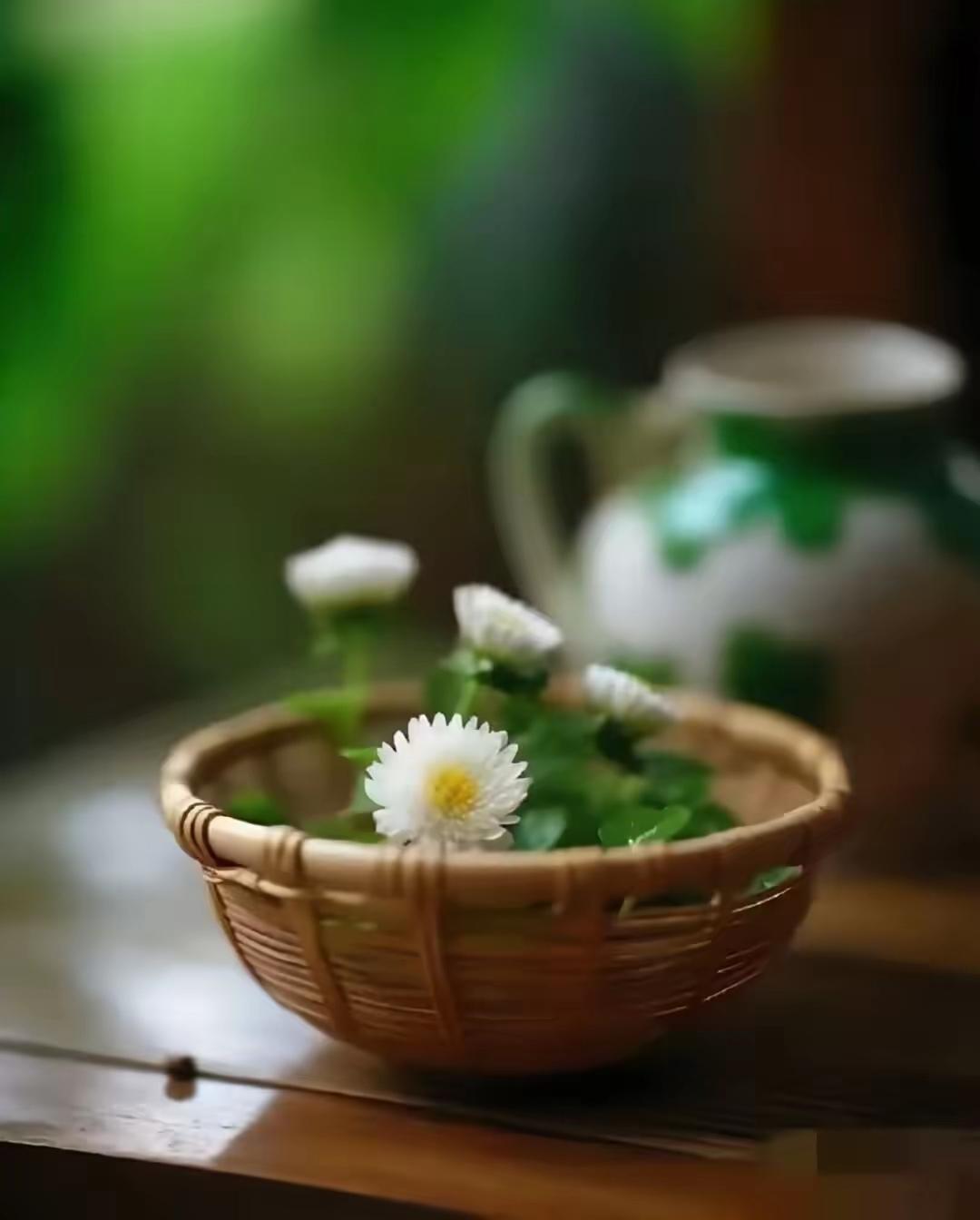 一位大老板说：
“你感受不到世间的险恶，是因为太穷了，当身家达到了1000万，你