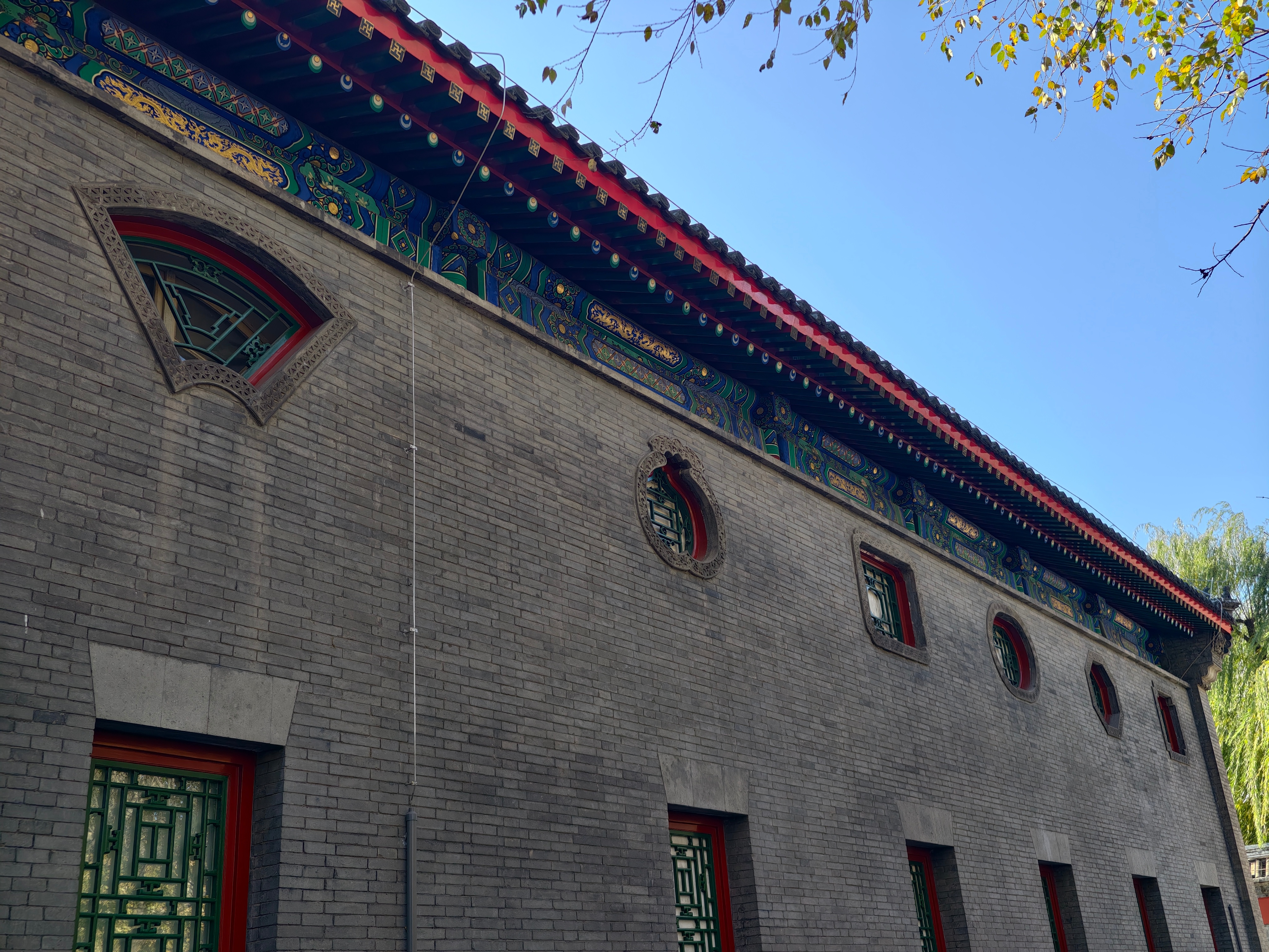 今天陪家人来逛恭王府，只能说电视剧还是太保守了