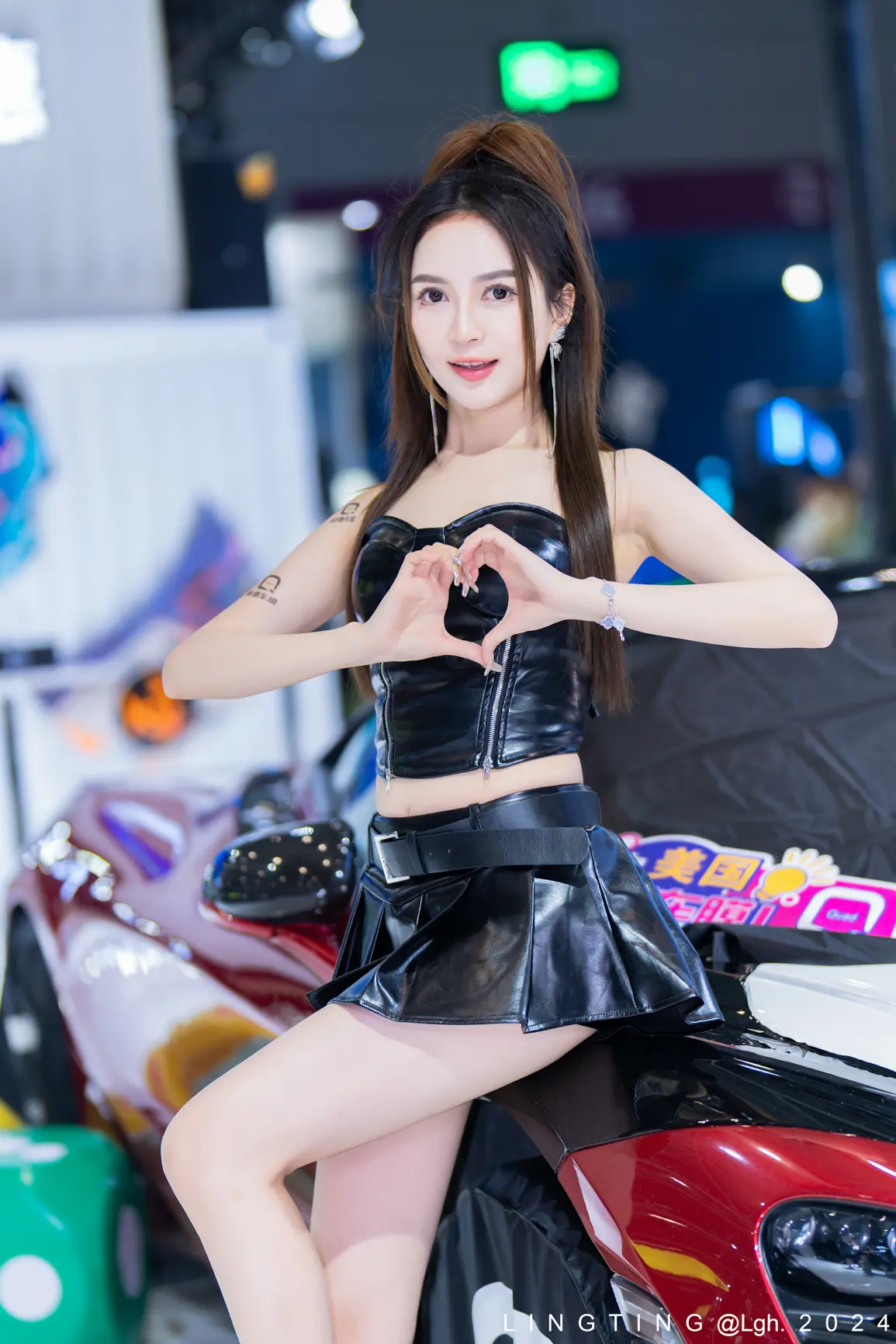2024深圳改装车展模特：周周。