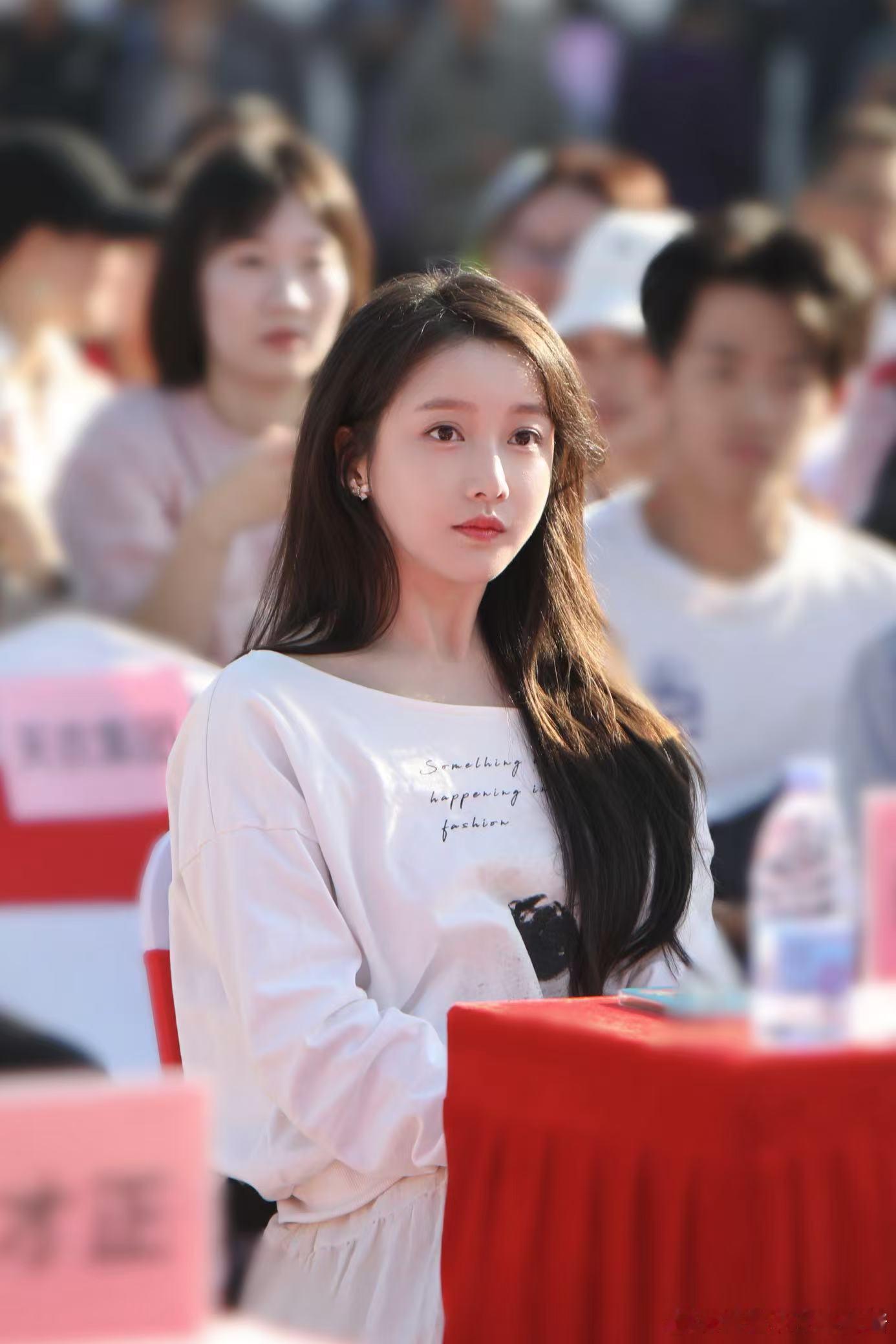 ——— #悦凯娱乐 · #姜贞羽 ———     #小鸡快跑 饰 小美  走进清