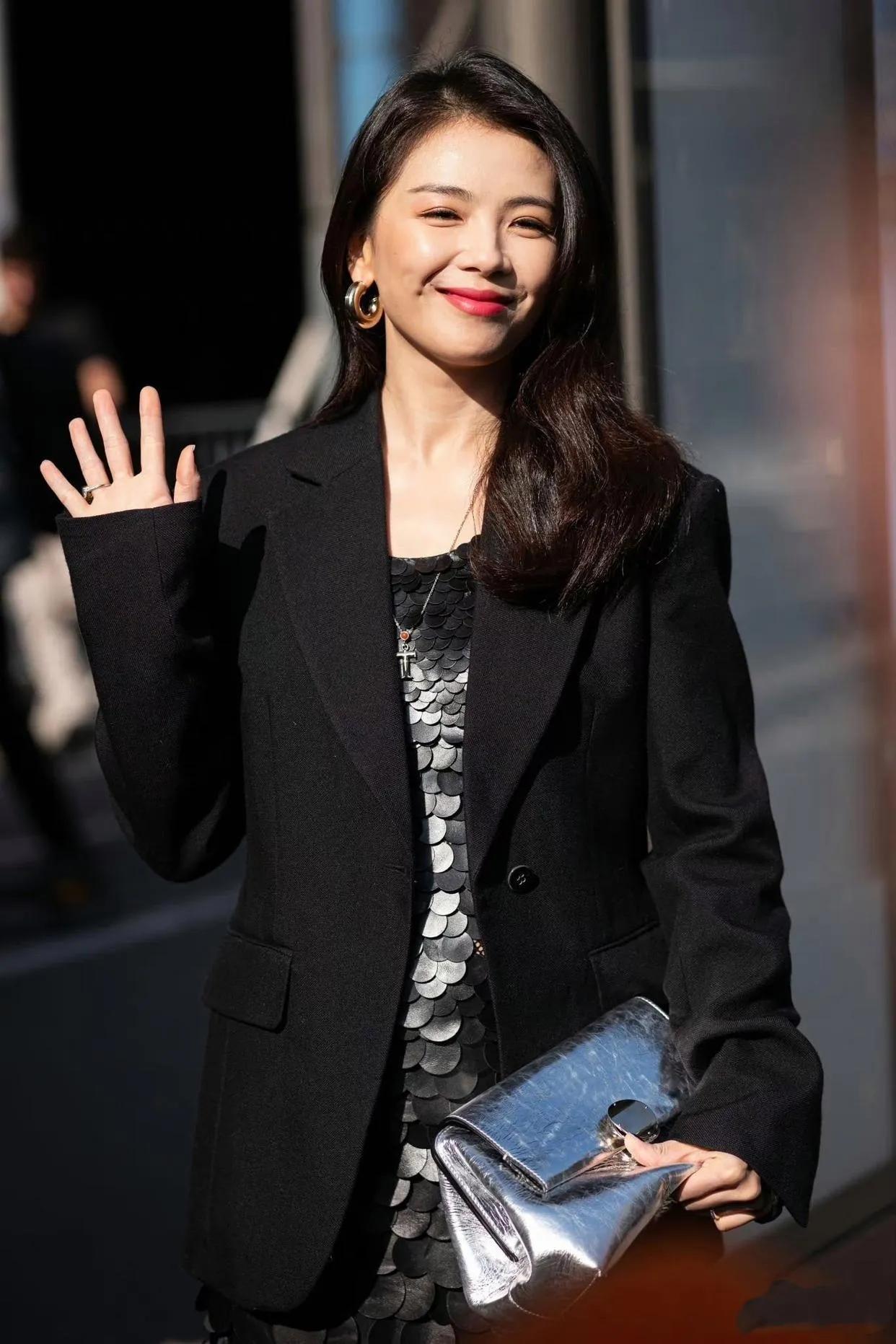 刘涛的笑容，虽然小酒窝很可爱，但是总感觉有种刻意在里面。
这大概就是传说中的假笑