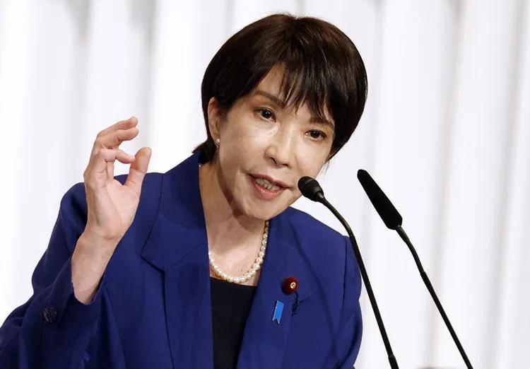 【热点评述】高市早苗在自民党总裁选举中胜出，当选自民党第29任总裁，成为自民党首