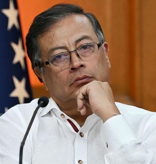 大反转！特朗普邀哥伦比亚总统进白宫，前一天还剑拔弩张，今天就握手言和？
 
4号