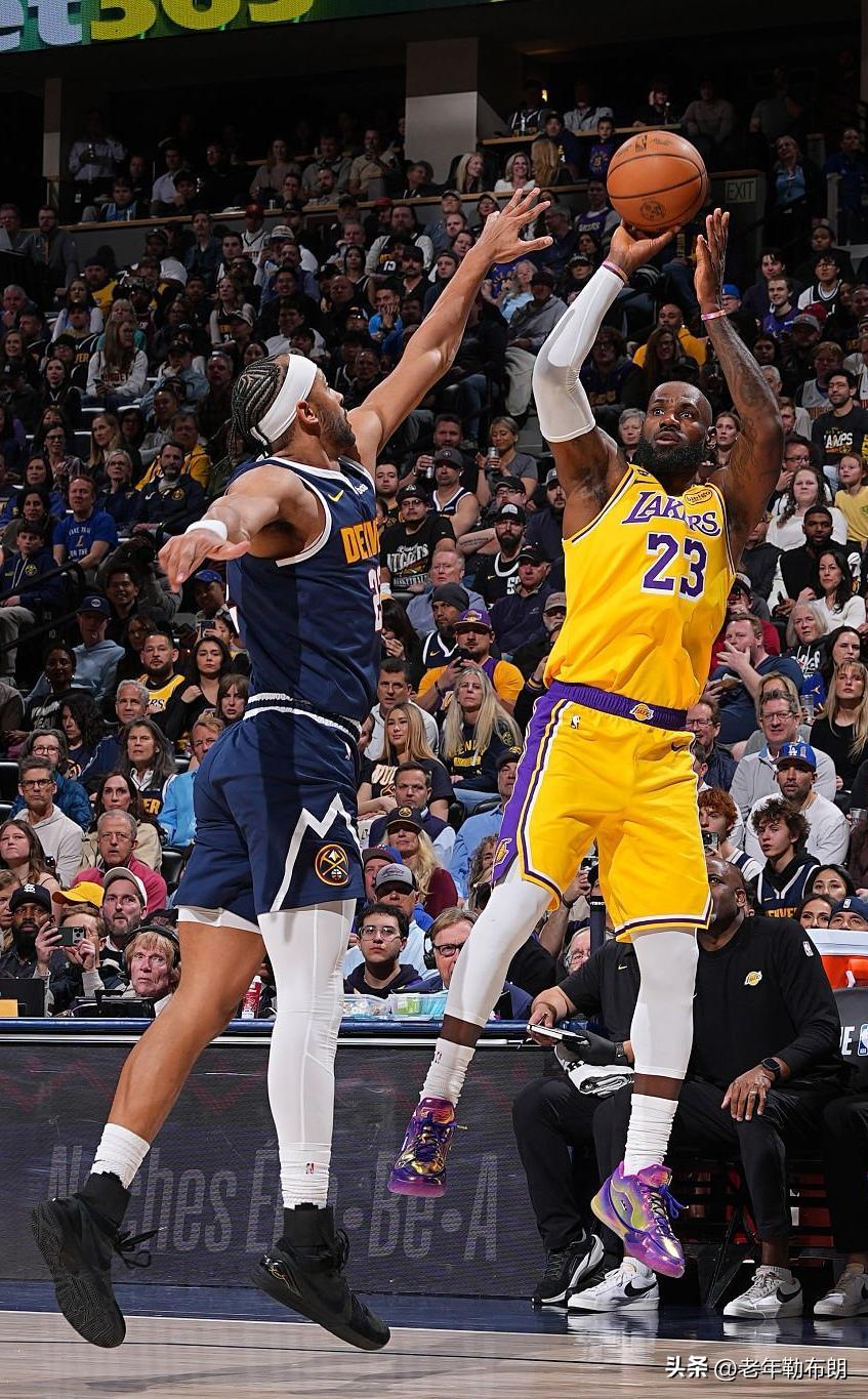 历史定格！多角度回看詹姆斯达成历史进球数榜首的翻身跳投

3月6日消息，NBA常