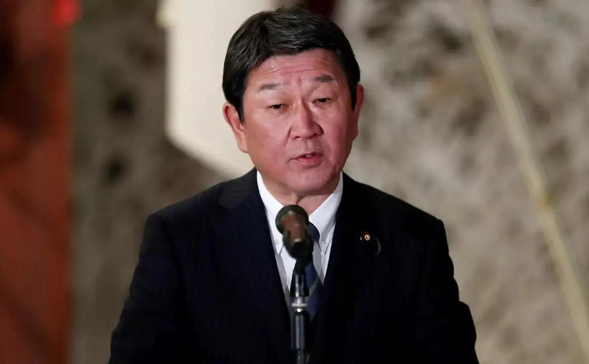 “硬蹭”中俄、制造“和解假象”，茂木敏充“自导自演”，高市早苗外交算盘彻底落空