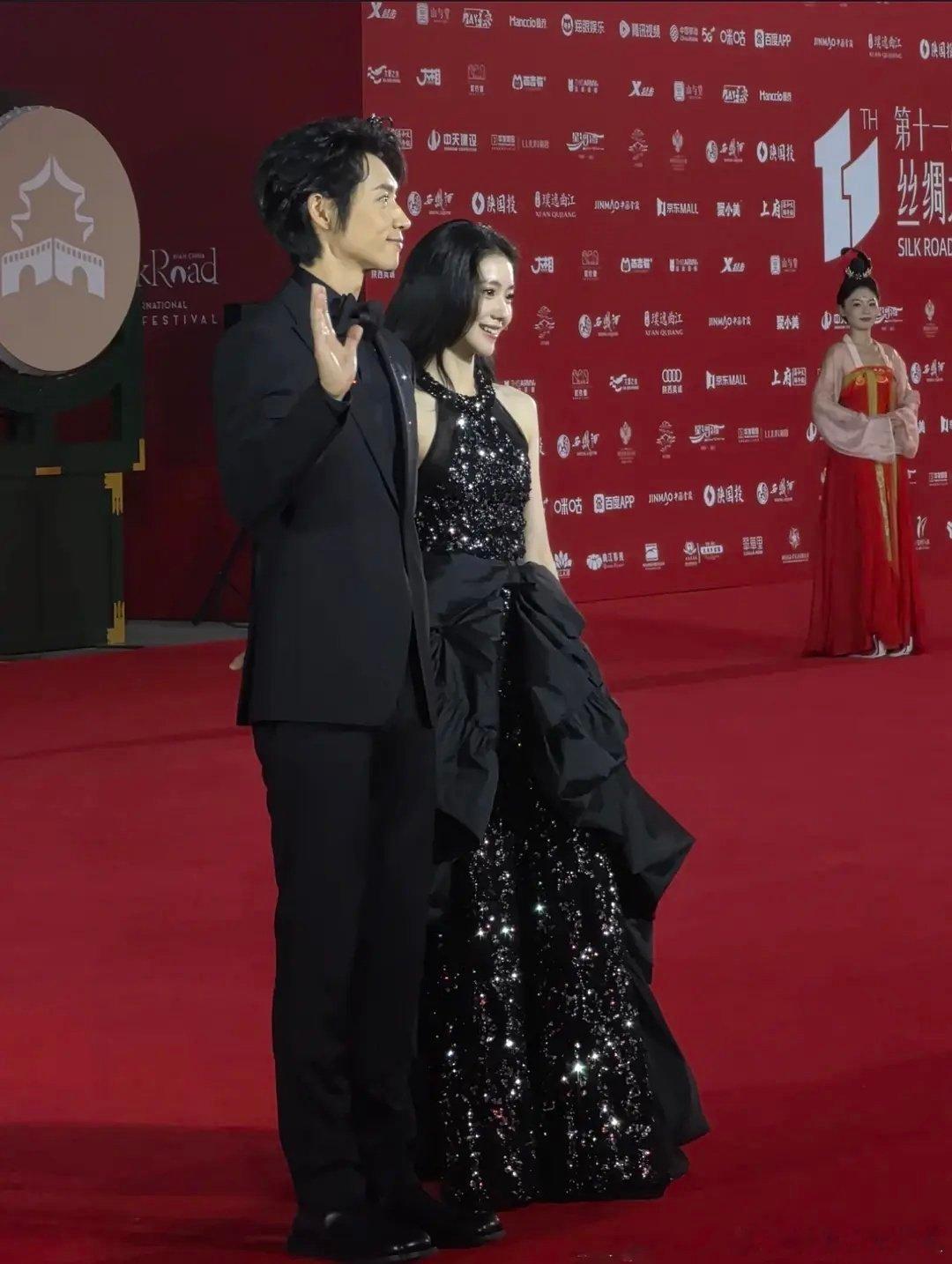 刘浩存生图，五官精致，重点是她真的白到发光 ​​​