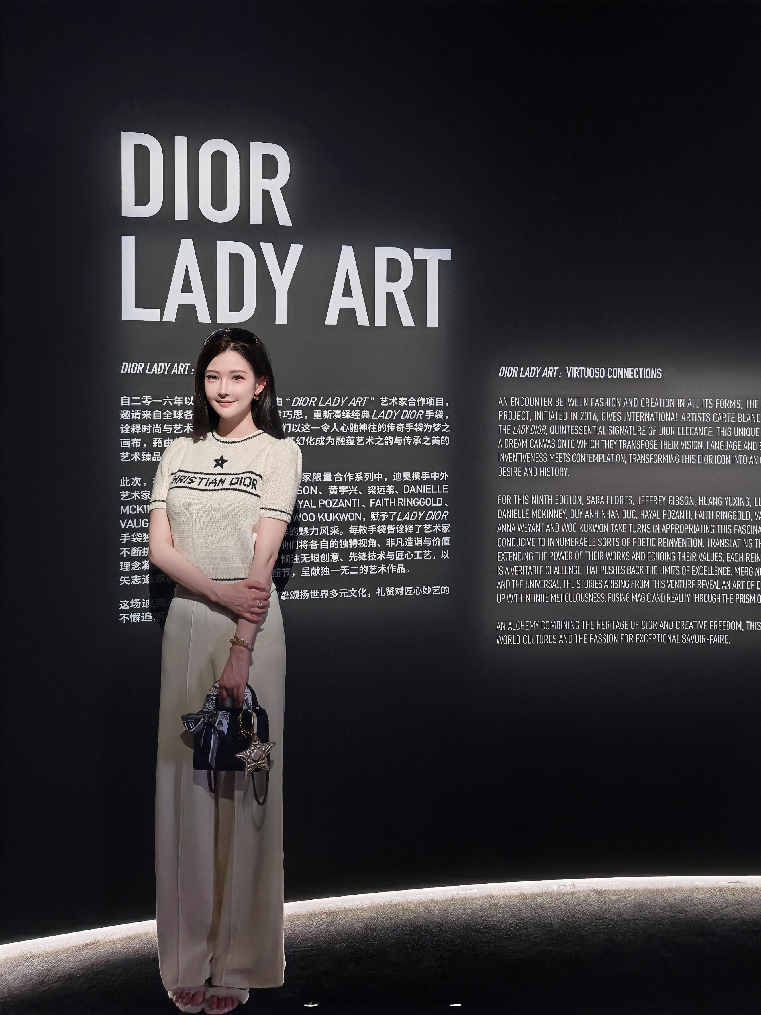 [月亮]DIOR LADY ART 露哥日常穿搭   露兒大魔王[超话]  