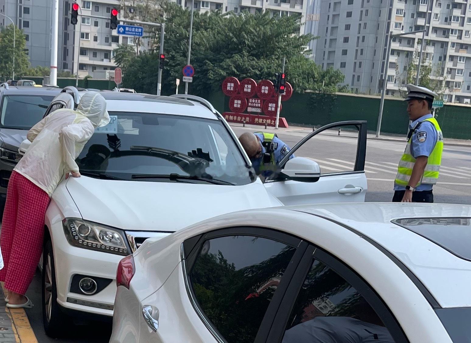 过期临牌违停，某北大队扣 ​​​