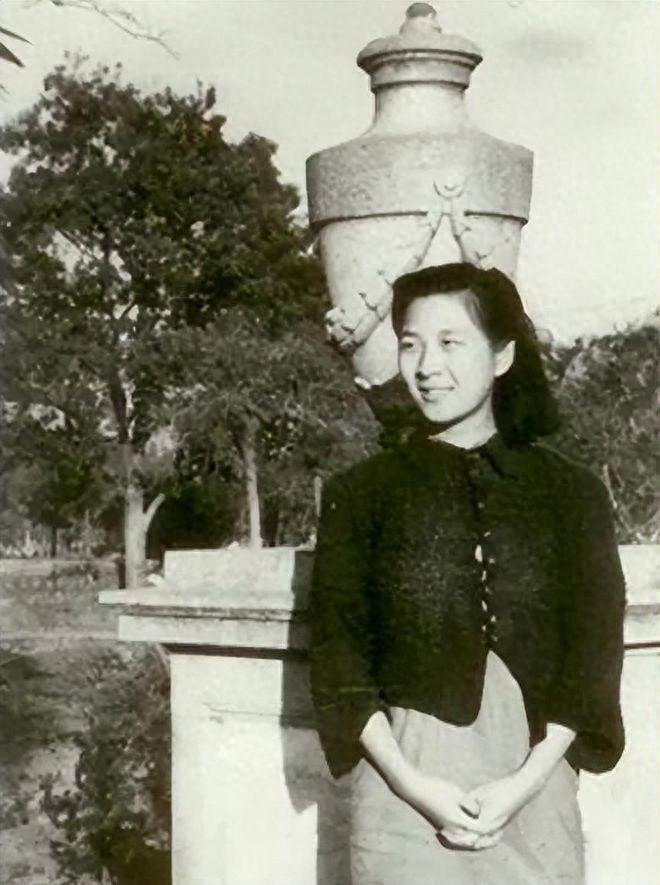 1957年，中国科学家林兰英被美国海关抢走6800美元积蓄，但她不仅不生气，反而