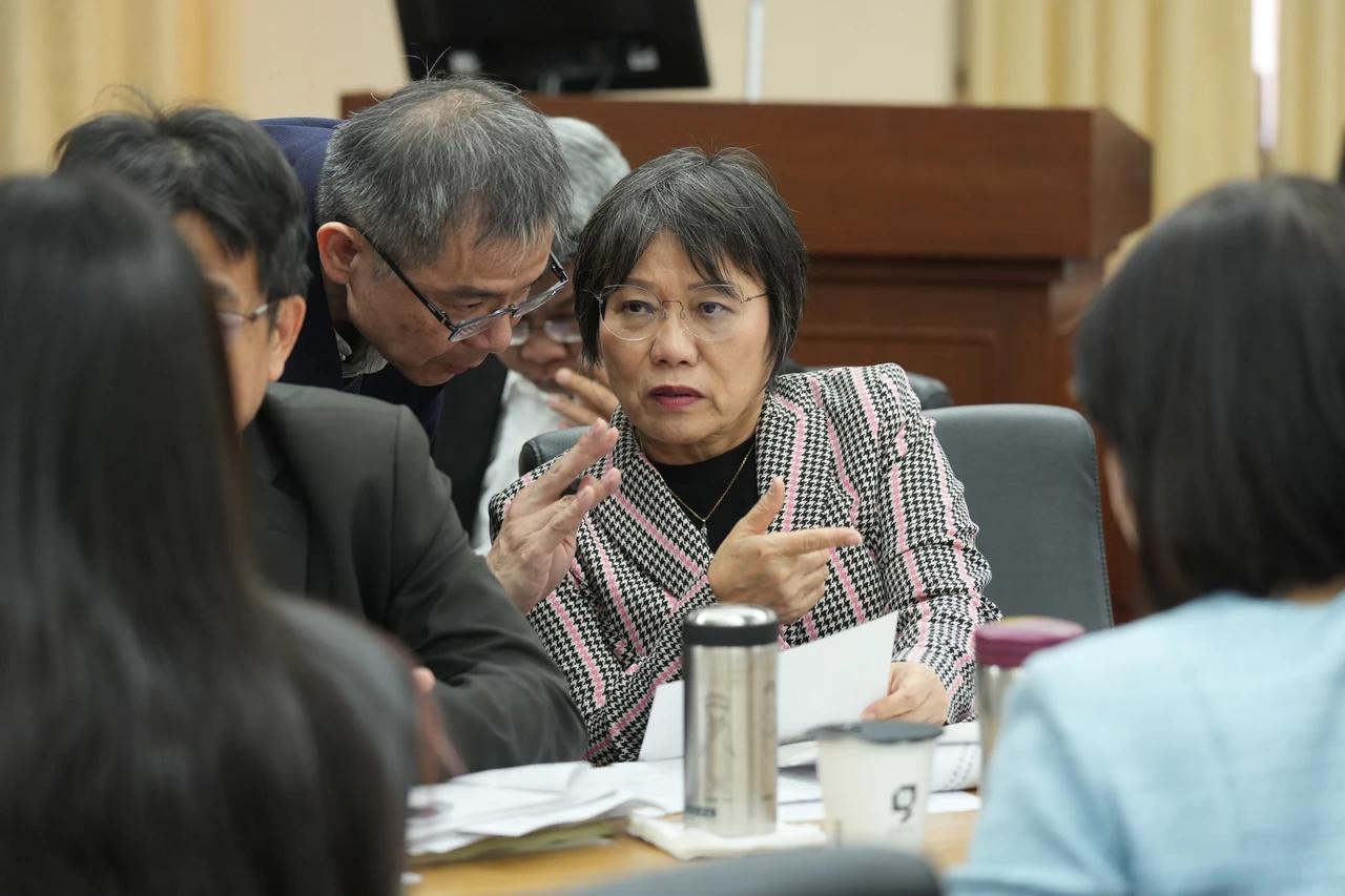 我方制裁刘世芳、郑英耀等“台独顽固分子” 国民党吴宗宪：无助两岸和谐！

202