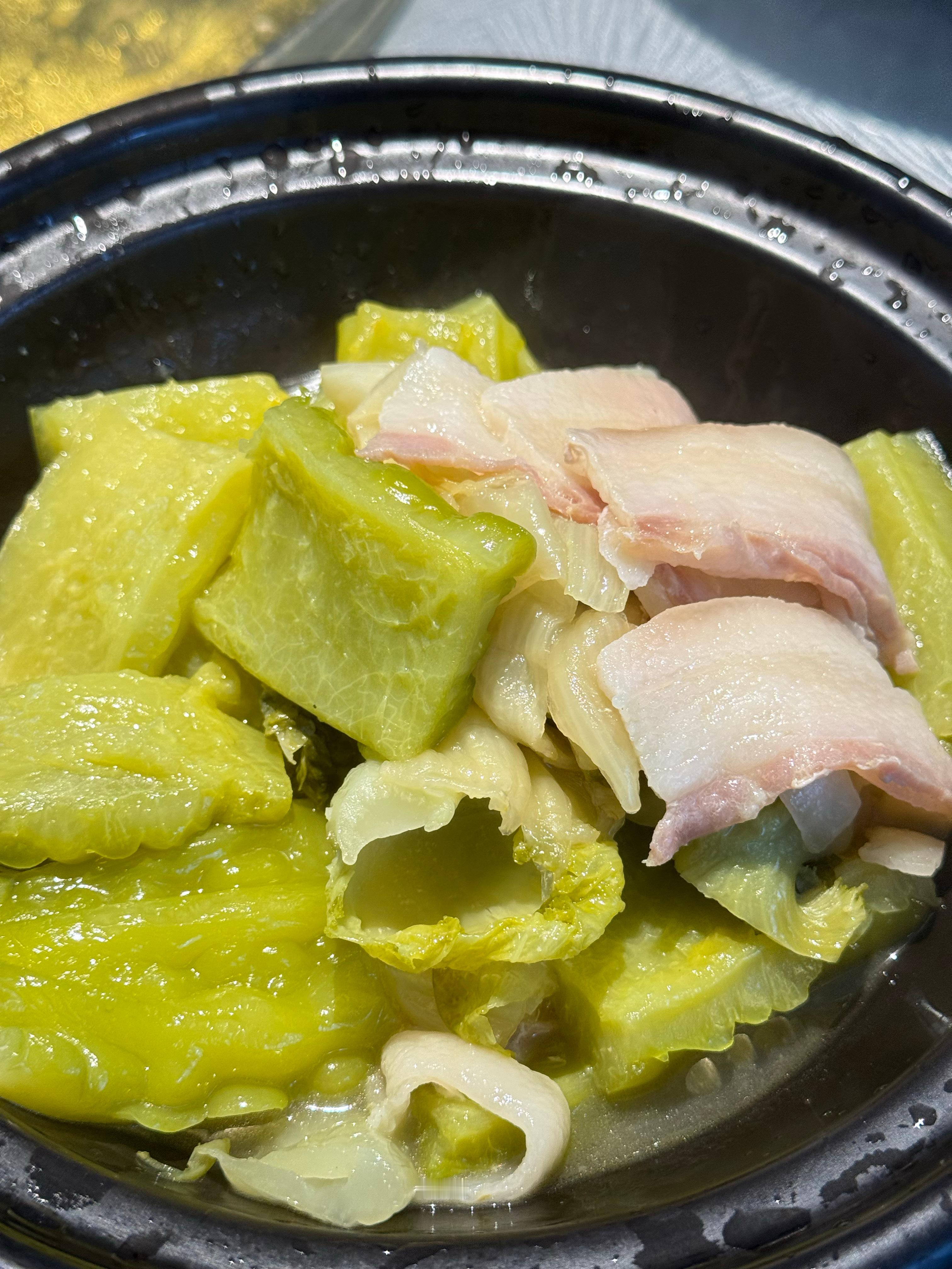 你们晚上吃什么？台风天大家注意安全 