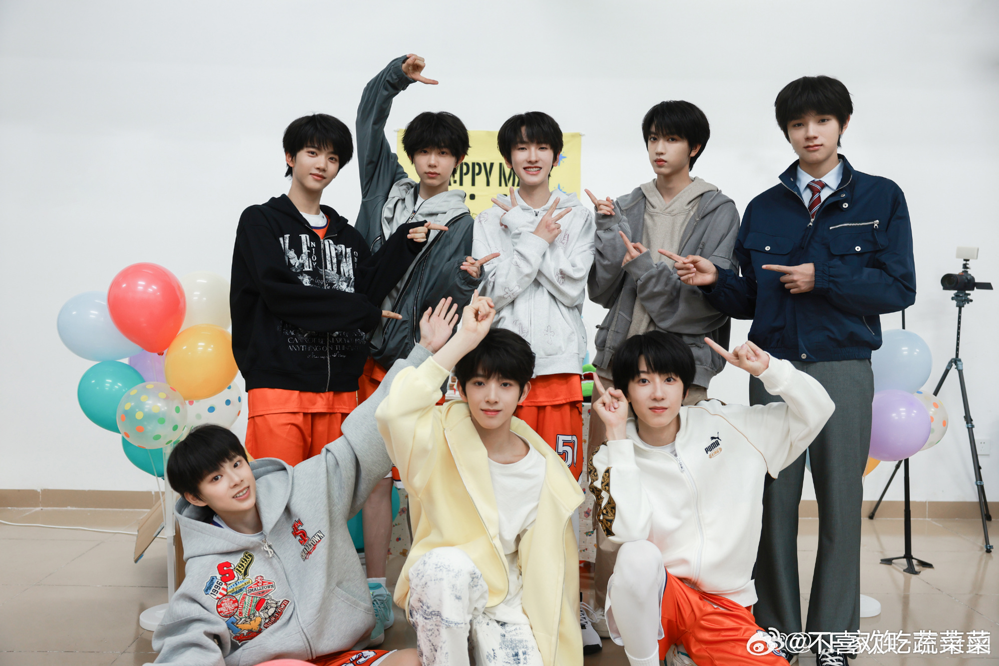 左奇函生日合照～ 