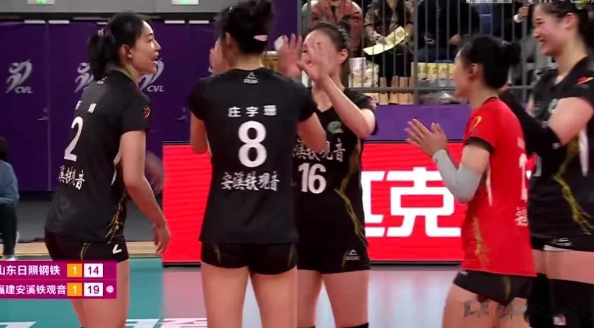 排超联赛第三轮
山东主场迎战福建
福建25：18拿下第三局大比分2：1领先。
山