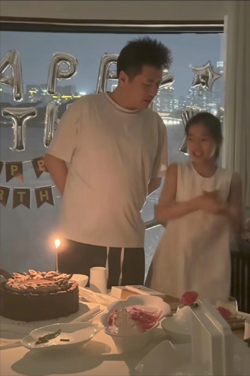 泪奔了，无数人竟被这一句简单的“爸爸，我很想你”戳中泪点！

5月18日，张雪峰