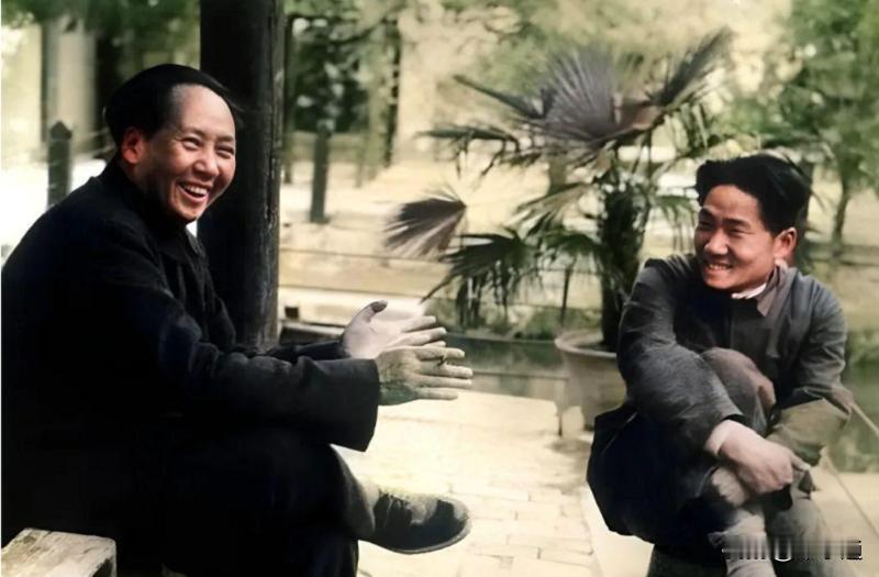 ###毛泽东与毛岸英生死离别最后合影###  毛岸英去朝鲜战场前，与父亲毛泽东进