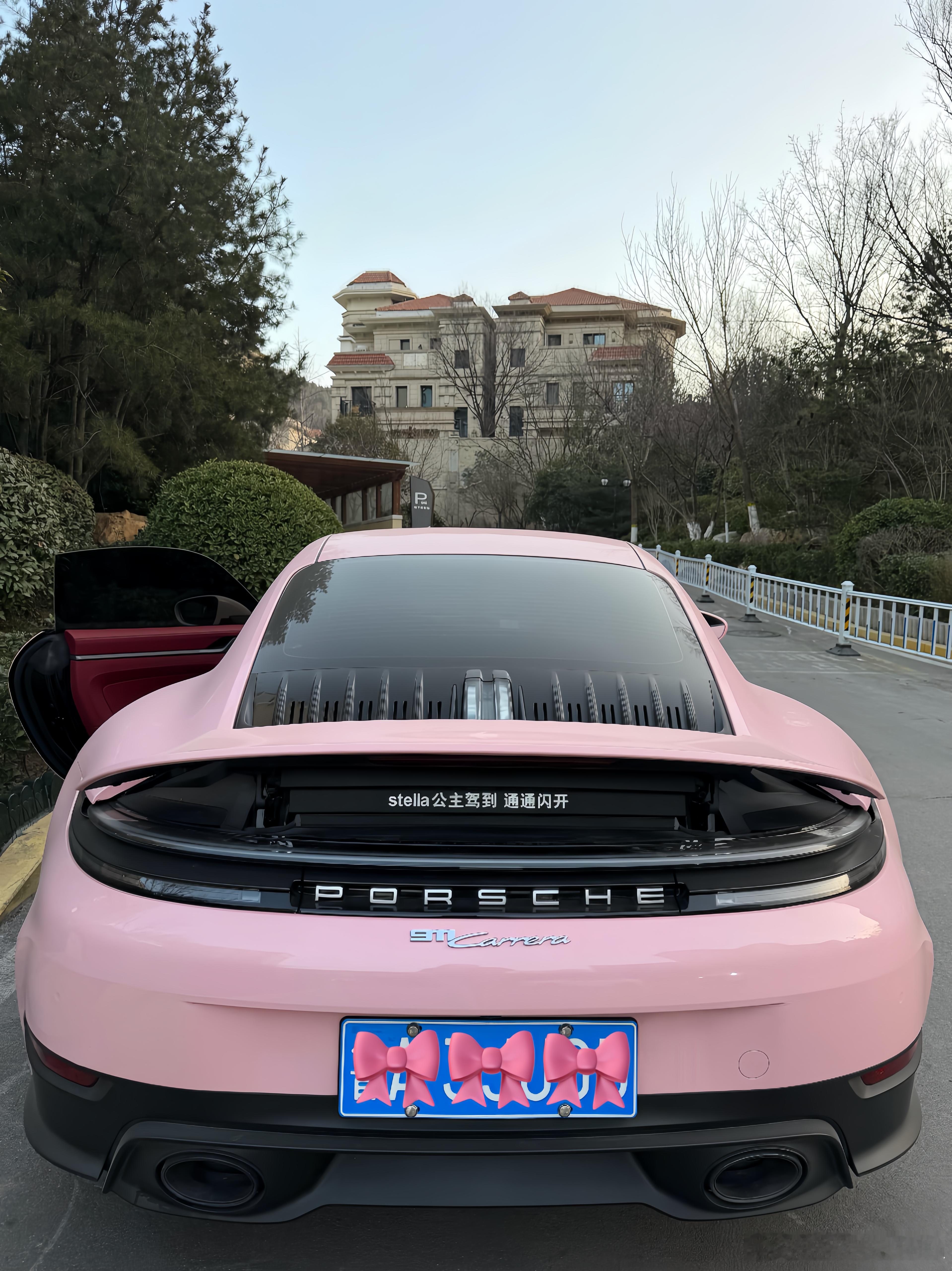 公主驾到通通闪开（车被我贴成这样出门真的很容易行踪被逮 济南