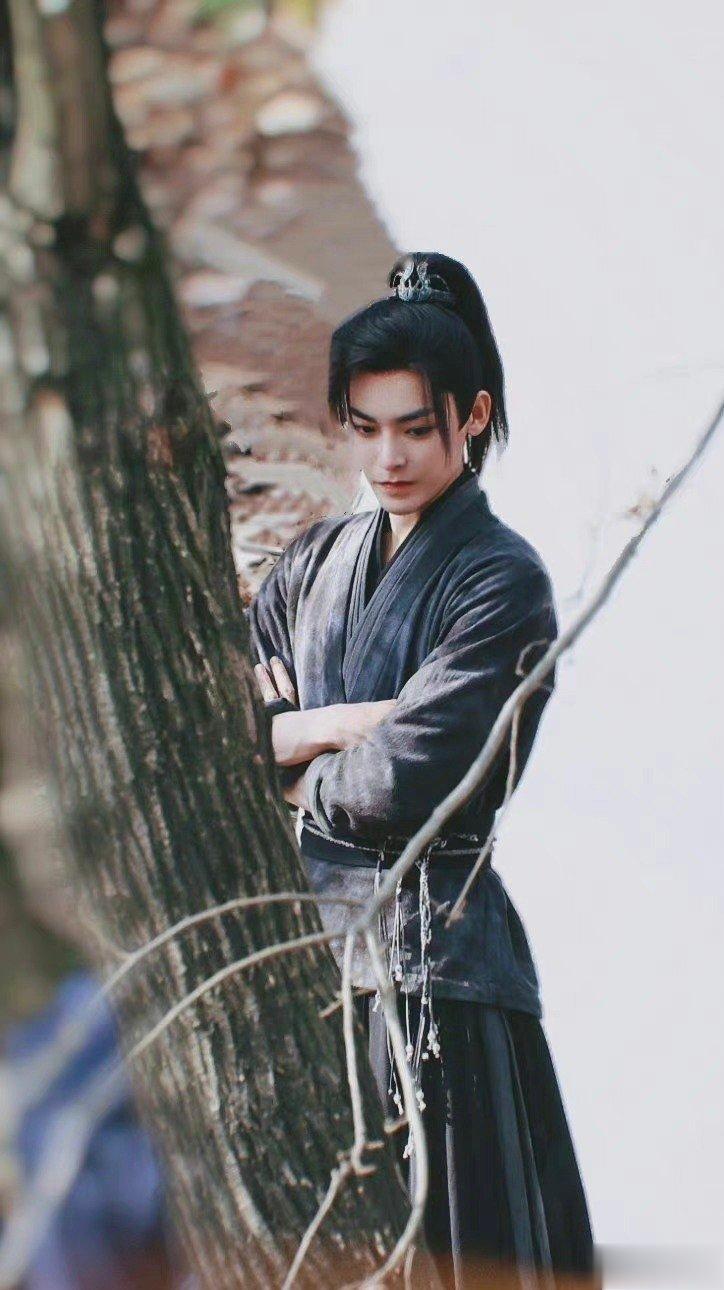 #这居然是侯明昊# 有没人跟我一样看了第二遍才认出来的，侯明昊的角色就是充满着各