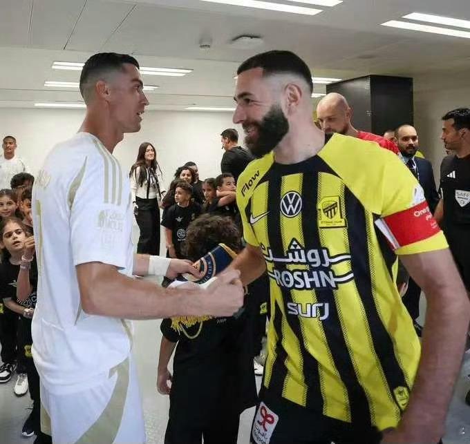 沙特利雅得新月沙特利雅得新月 🤨本泽马要来新月了？据说已经在谈了 