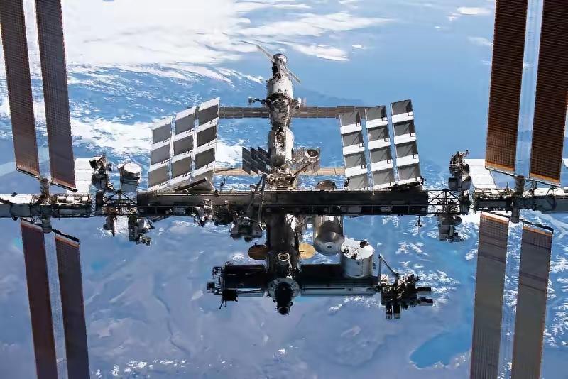 2026年国际空间站先后发生两起突发状况，性质完全不同。
1月出现宇航员健康问题